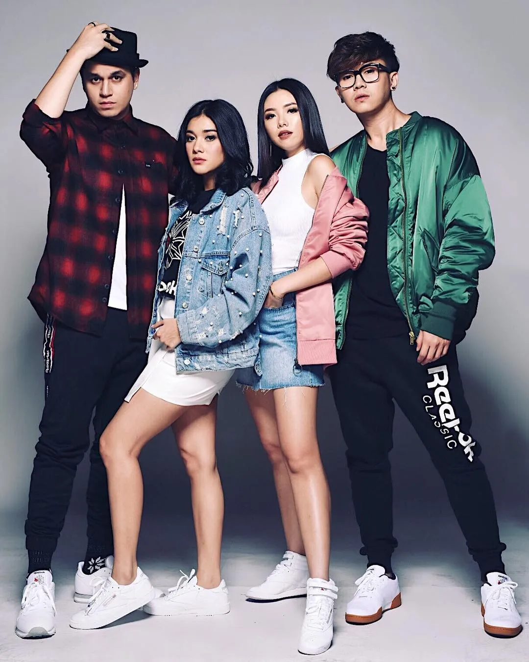 Bareng seleb lain, Rafael lakukan pemotretan untuk brand ternama. Credit: instagram.com/rafaell_16