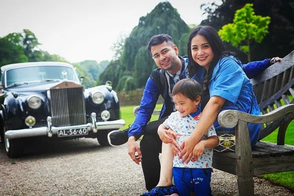 Keseruan keluarga Raffi Ahmad saat nikmati liburan di Eropa. /©instagram.com/raffinagita1717