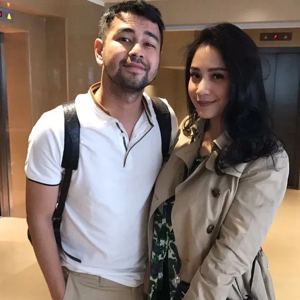 Meski sering tertimpa gosip, pasangan Raffi Ahmad dan Nagita Slavina tetap mesra! /©instagram.com/raffinagita1717