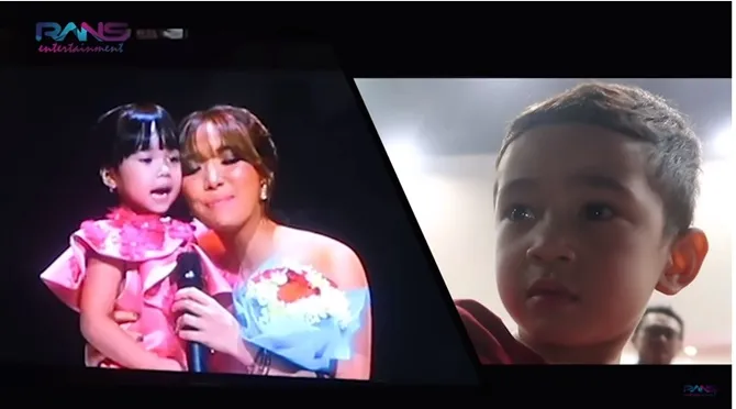 Reaksi Rafathar liat Gempi nyanyi (credit: rans entertainmen YouTube channel)