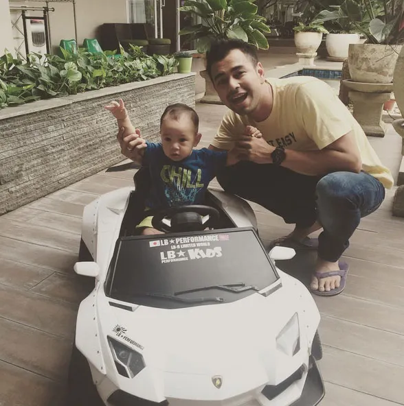 Rafathar naik mini lambo-nya © Intsgaram.com/raffinagita1717