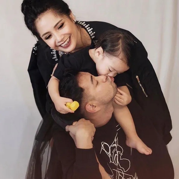 Kehidupan rumah tangga Raffi dan Gigi pun semakin bahagia dengan hadirnya sang buah hati. /©instagram.com/nagitaslavina0288