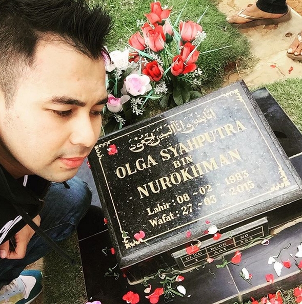 Olga Syahputra Ultah, Raffi Ahmad Tabur Bunga di Makam 