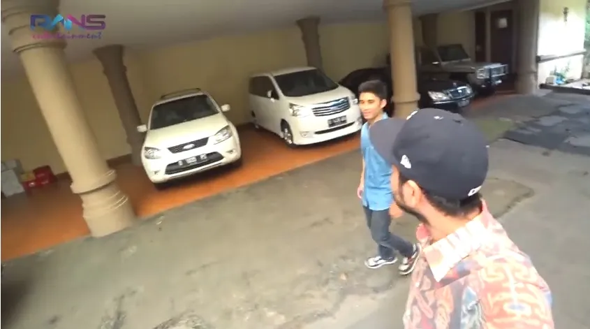 Tempat parkir mobil keluarga Alshad, luas ©youtube/ransenterntainment