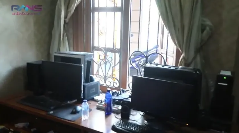 Kamar Alshad penuh dengan komputer ©youtube/ransenterntainment
