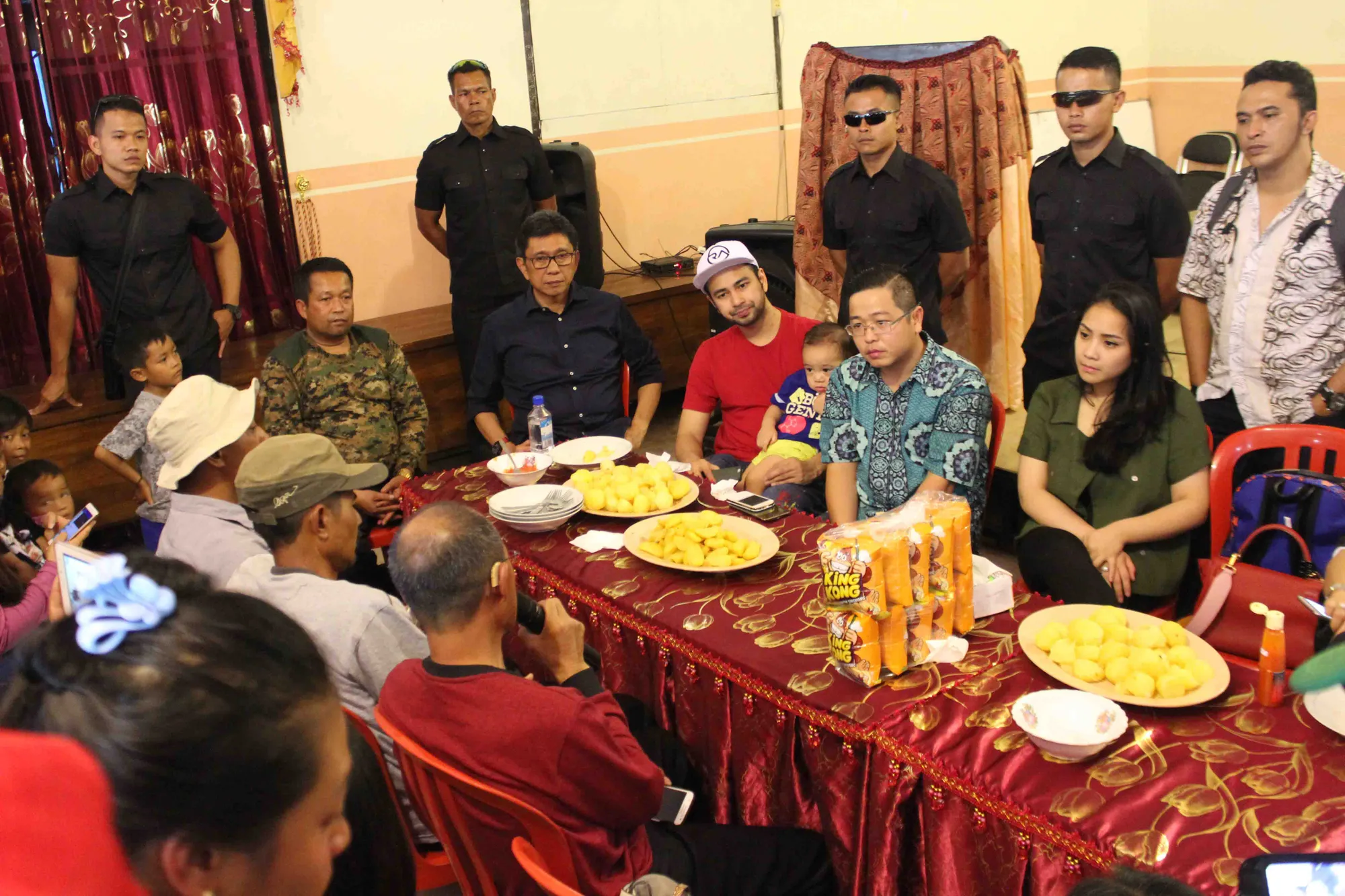 Demi mencari bahan berkualitas untuk bisnisnya, Raffi Ahmad berburu kentang sampai ke kota Batu, Jawa Timur © KapanLagi.com/Darmadi Sasongko