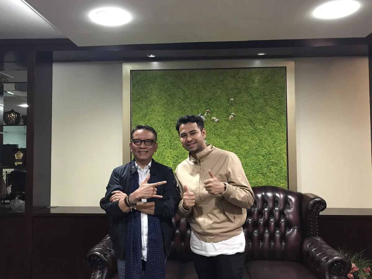 Sempat terciduk karena berfoto dengan mobil Koenigsegg, Raffi datangi kantor Pajak dan klarifikasi © twitter.com/RaffiAhmadLagi