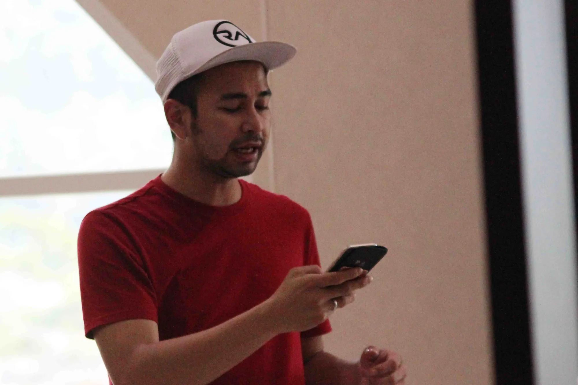 Raffi belum lihat bagaimana kondisi mobilnya saat ini @ KapanLagi.com/Darmadi Sasongko