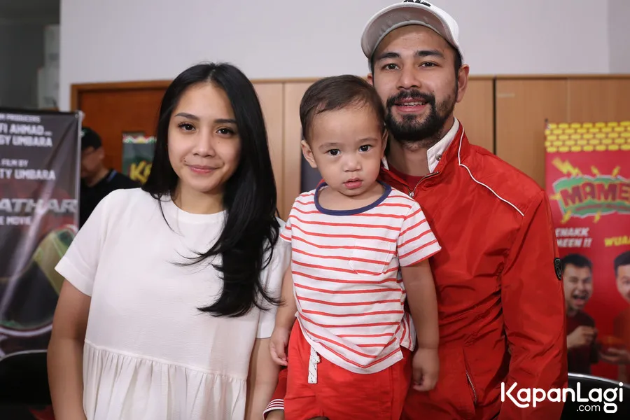 Raffi berniat untuk umrah bareng keluarga pada bulan Februari 2017. ŠKapanLagi.com/Budy Santoso