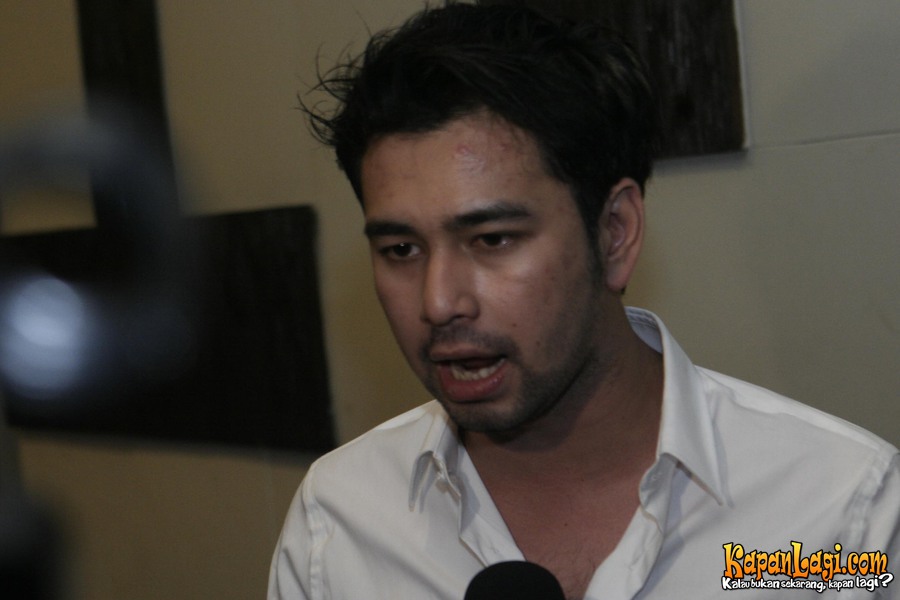 Tampil rapi Raffi Ahmad cukur rambut dan jenggot 