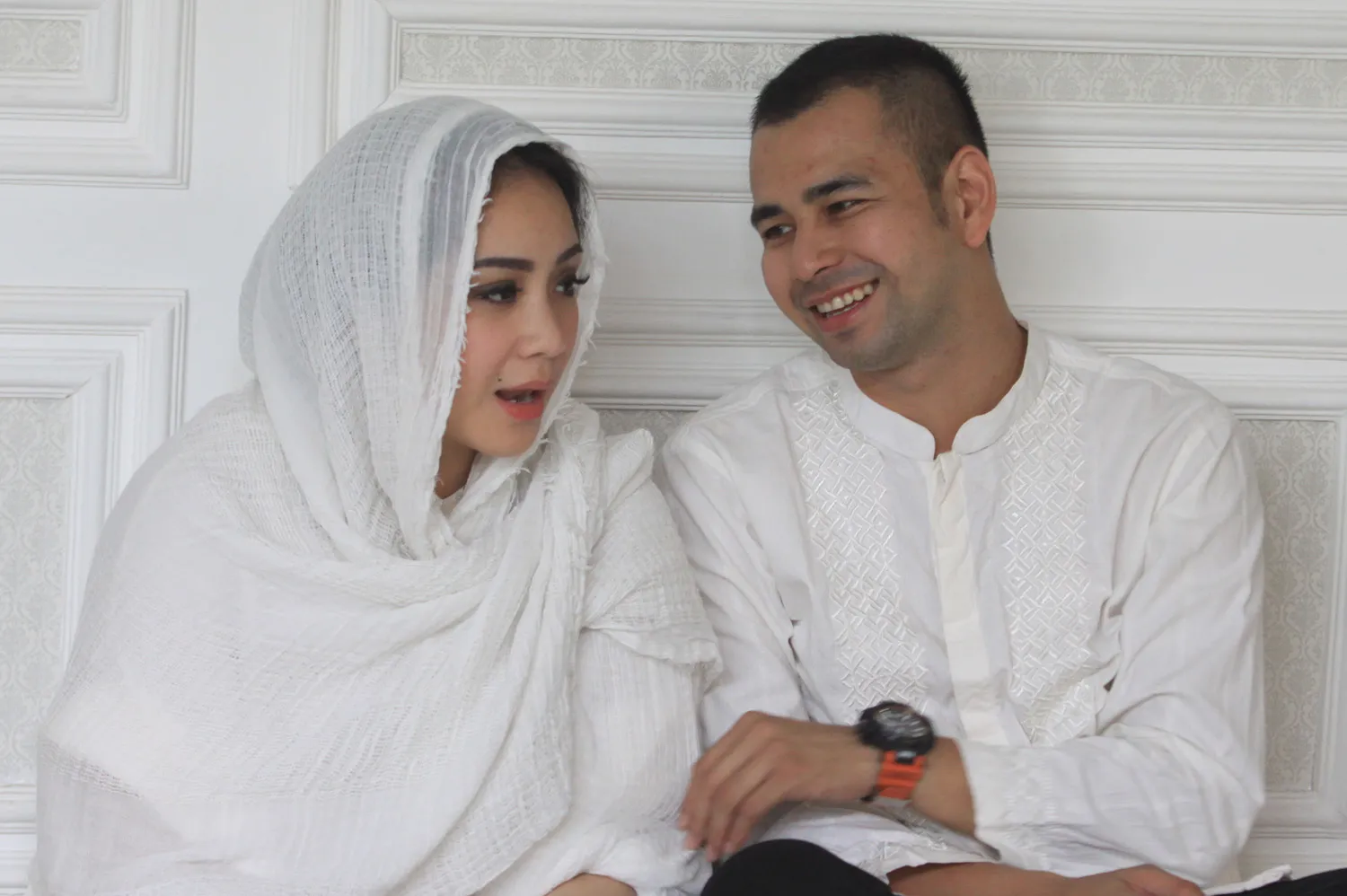 Raffi Ahmad meminta sang istri ikhlas ia berangkat ke tanah suci. ©KapanLagi.com®/Agus Apriyanto