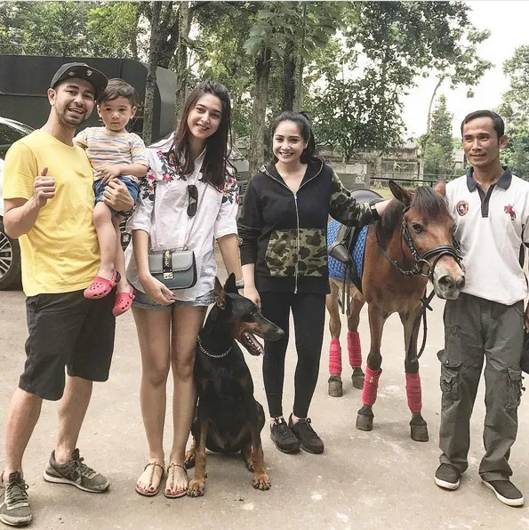 Beragam kegiatan seru yang dilakukan oleh Raffi, Gigi dan Rafathar bersama. /©instagram.com/raffinagita1717
