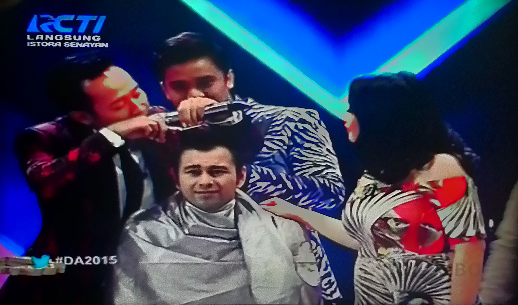 Nagita Slavina Hamil Raffi Ahmad Digundul Di Dahsyatnya Award