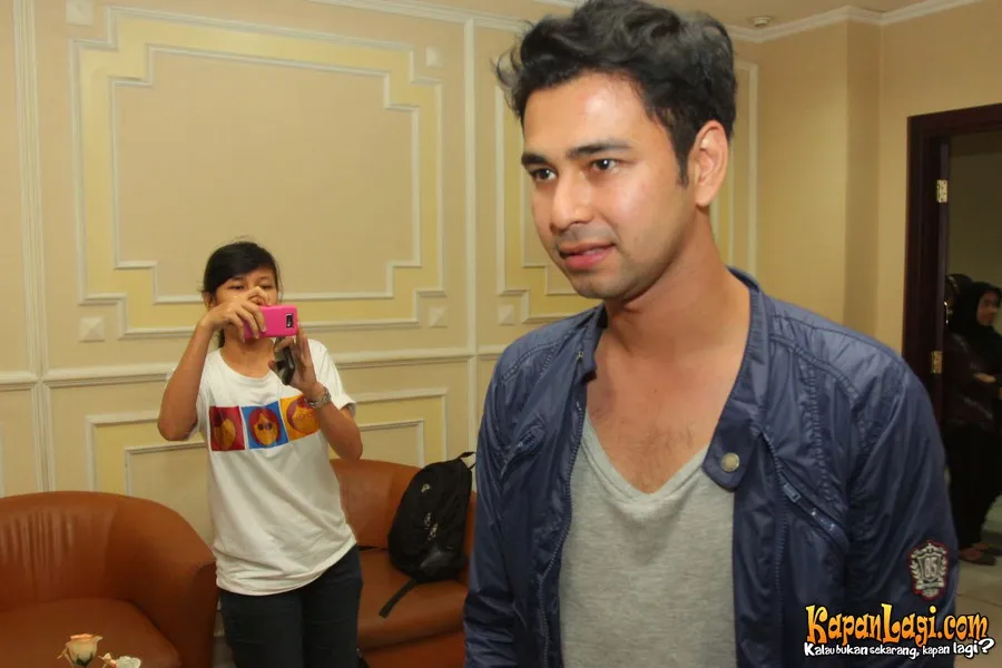 Raffi Ahmad sempat menjalani wawancara ekslusif tentang penangkapannya dengan Seputar Indonesia malam.