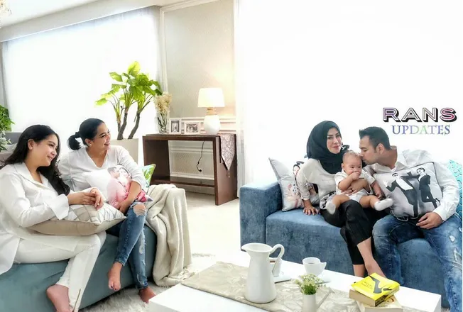 Photoshoot keluarga Raffi Ahmad © Instagram.com/rans.update