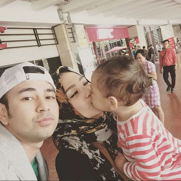 Raffi Ahmad jemput Nagita yang pulang umrah © Instagram.com/raffinagita1717