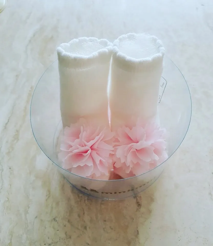 Foto sepatu bayi yang diunggah Rain untuk mengabarkan kelahiran putrinya © instagram.com/rain_oppa