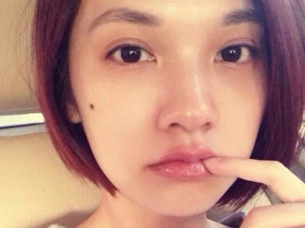 Selca terbaru Rainie Yang. Meski tanpa make up sang aktris nampak berusia 20an @lollipop.sg
