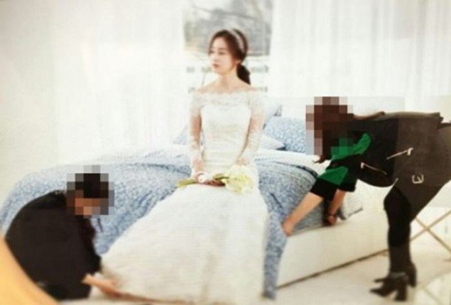 FOTO Kim  Tae  Hee  Ketahuan Pakai Gaun  Pernikahan  Putih 