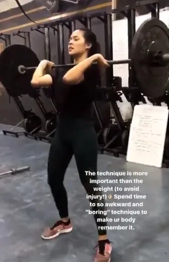 Raisa lakukan angkat besi ©instagram/raisa6690