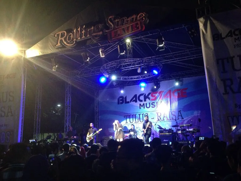 Penampilan Raisa di Black Stage, Rolling Stone Cafe ©Twitter.com/RollingStoneINA