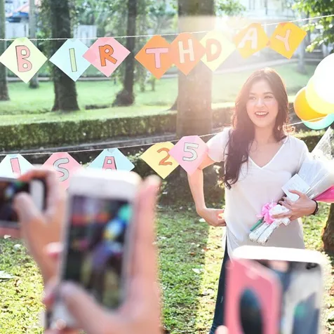 Meriah dan bikin happy, kado para Your Raisa untuk sang idola @instagram.com Raisa6690