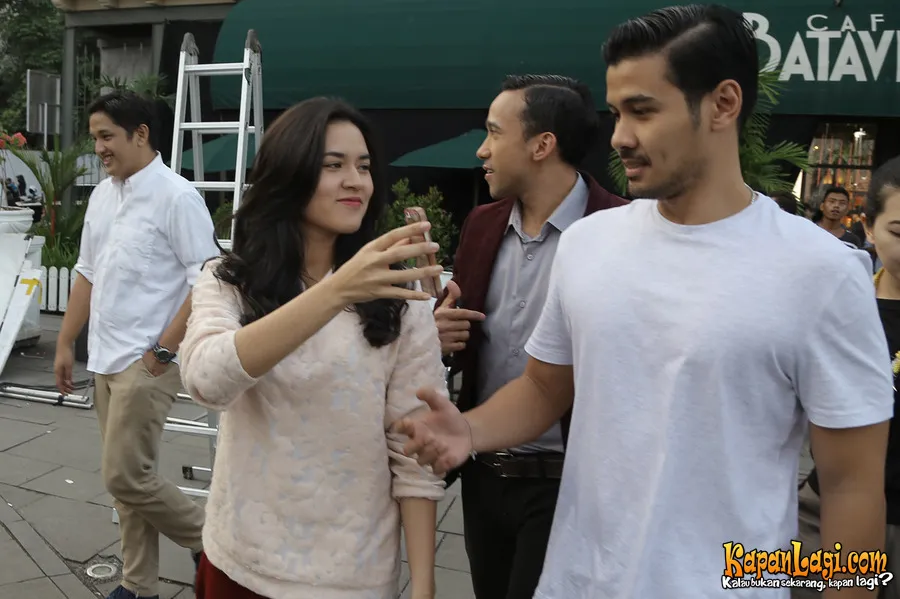 Raisa dan Chico Jericho saat syuting di Kota Tua, Jakarta/©Kapanlagi.com®/Agus