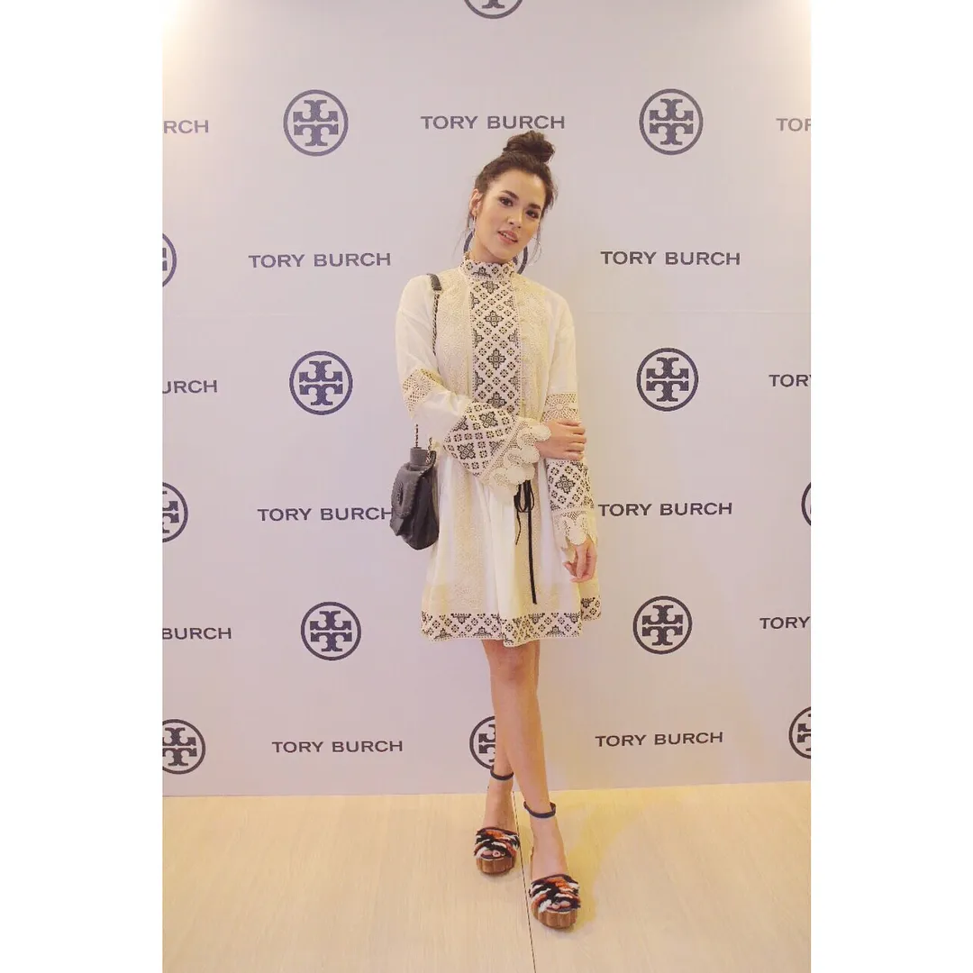 Raisa lebih sering tampil anggun dan feminin dengan mini dress atau gaun panjang. /©instagram.com/raisa6690