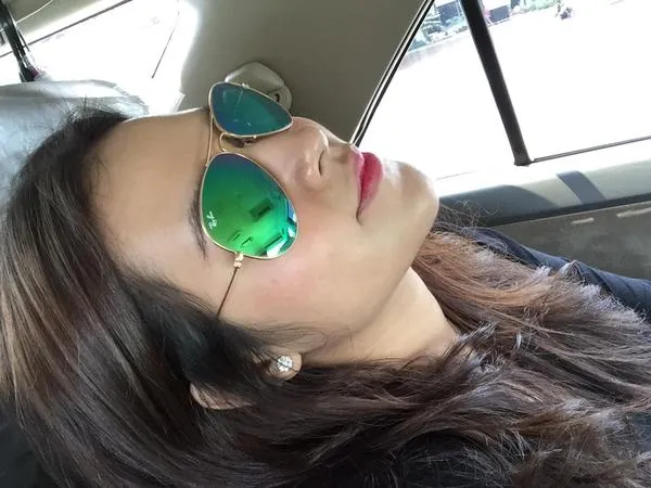 Ekspresi Raisa rasakan sisa-sisa kelelahan yang bercampur dengan rasa kangen pada keponakan © Twitter.com/Raisa6690