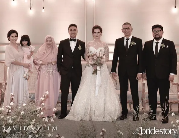 Raisa dan Hamish Daud kini sudah resmi menjadi pasangan suami dan istri. /©instagram.com/thebridestory