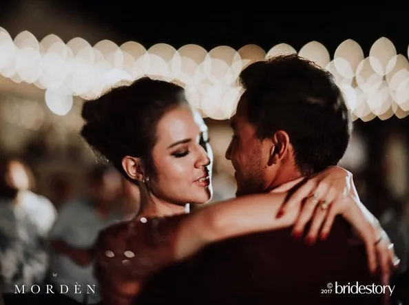 Kemesraan Raisa dan Hamish Daud saat dansa berdua. /©instagram.com/thebridestory