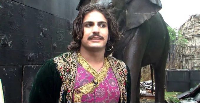 Rajat Tokas tumbang saat harus menjalani syuting outdoor karena suhu udara yang terlampau tinggi @photos.filmibeat.com