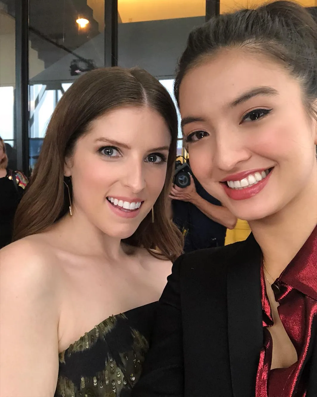 Selfie bareng Anna Kendrick di acara cocktail party © instagram.com/ralineshah