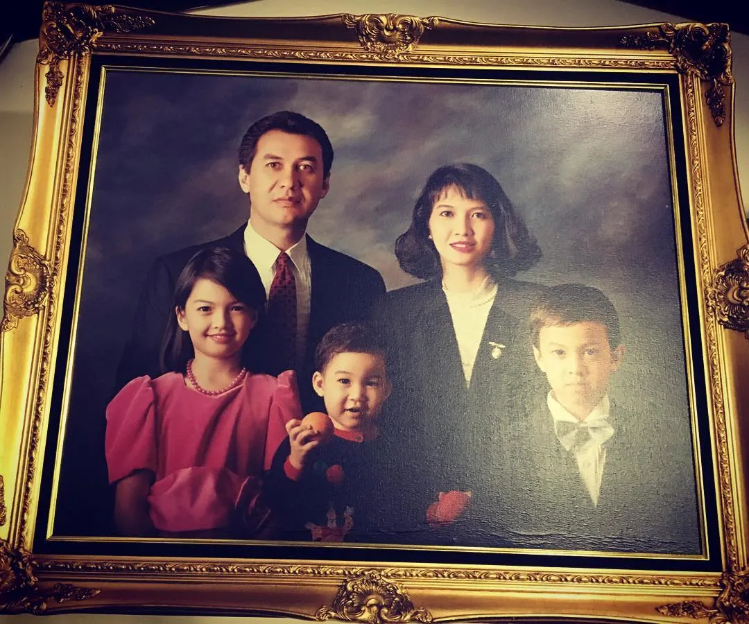 Foto jadul keluarga Raline Shah, bukti cantik dari kecil nih. ©Instagram/raline_shah