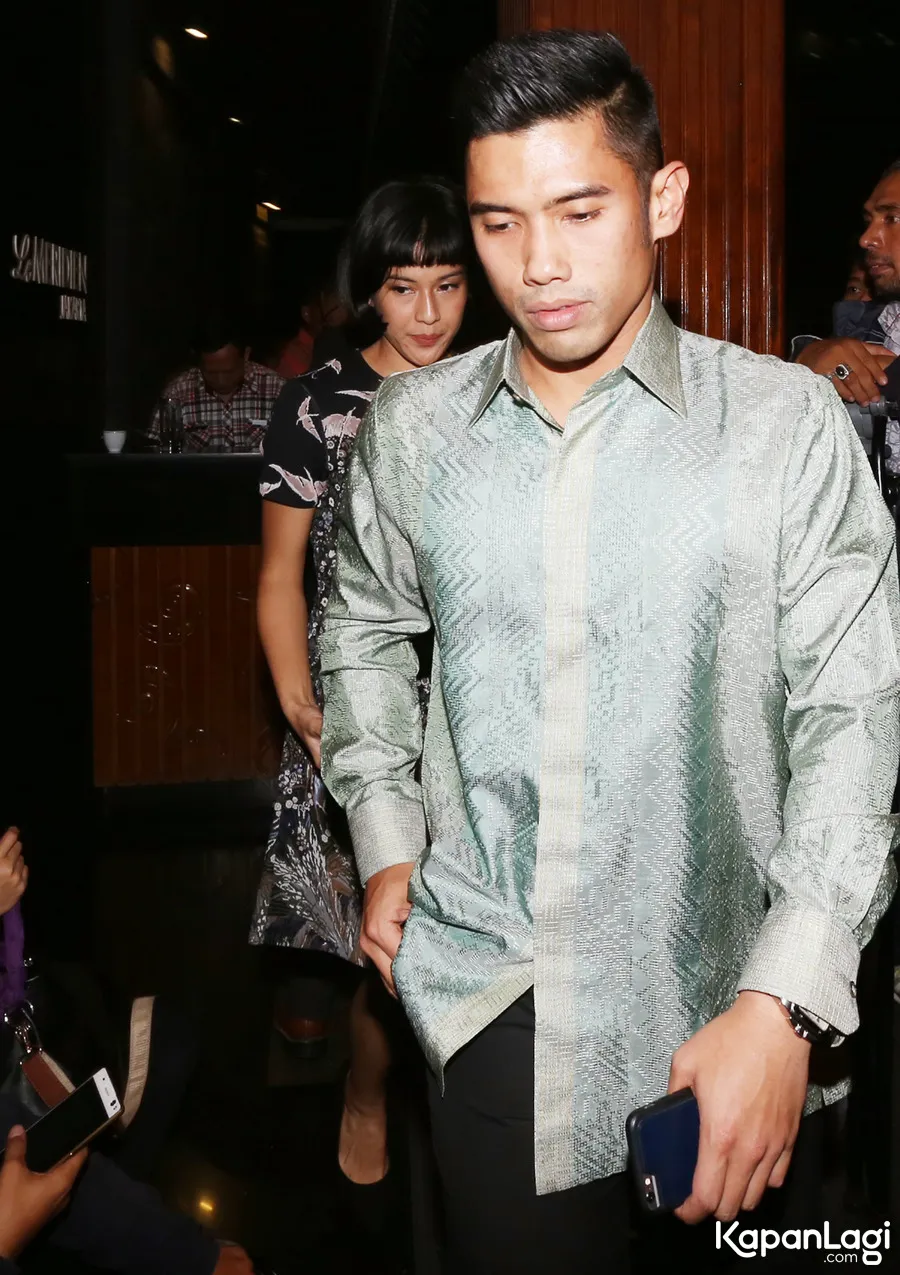 Dian datang bersama sang suami © KapanLagi.com®/Budy Santoso