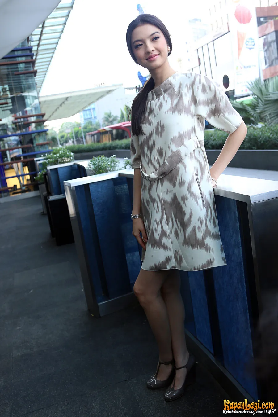Raline Shah prihatin dengan kabut asap yang terus menyerang Riau. ©KapanLagi.com/Agus Apriyanto
