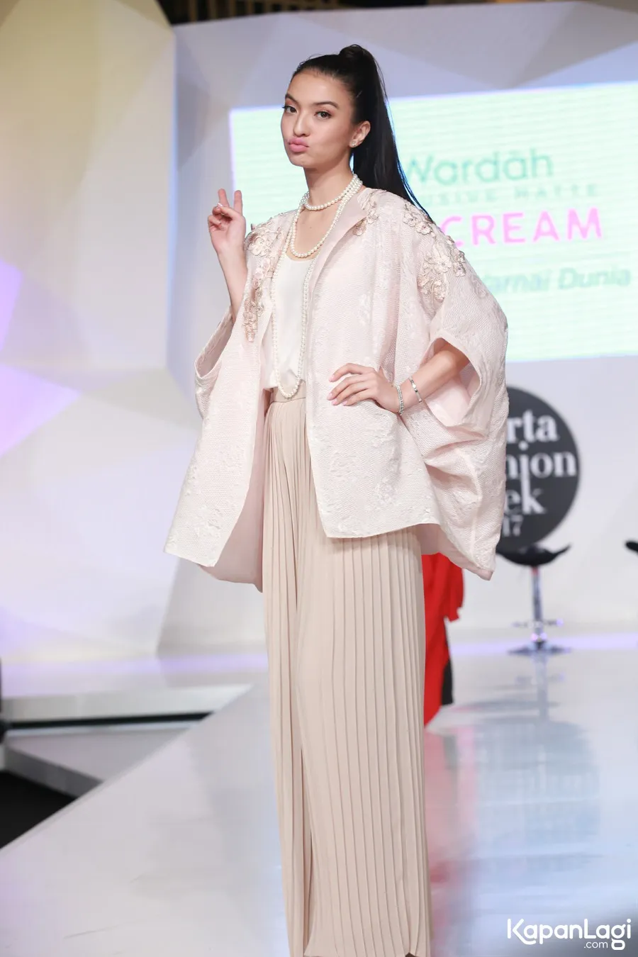 Suka pose duck face, Raline: Lipstick itu penting/©KapanLagi.com®/Agus Apriyanto