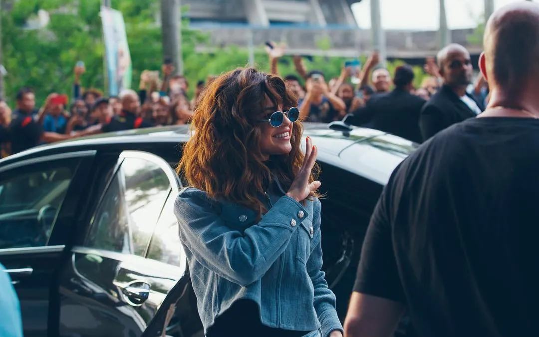 Rambut baru Selena Gomez, sedikit retro namun tetap eye-catching! © instagram.com/selenagomez