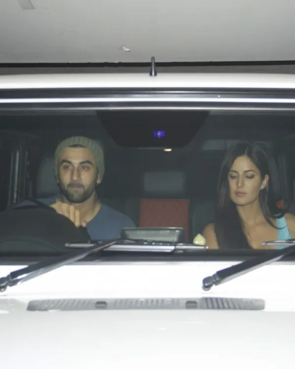 Demi Katrina Kaif, Ranbir rela usir sopirnya. @pinkvilla