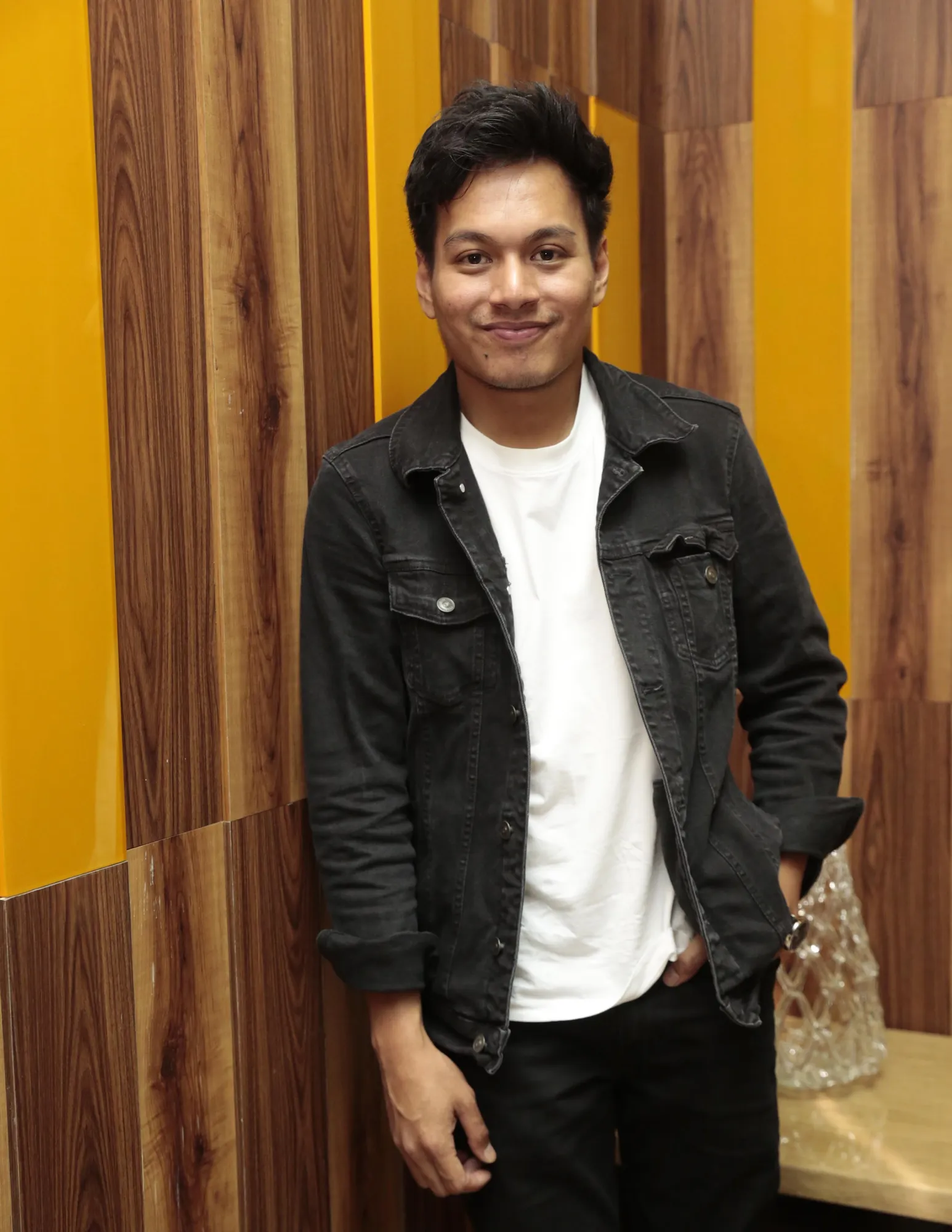 Ayah satu anak ini sering dijuluki John Mayer versi Indonesia. © KapanLagi.com/Akrom Sukarya