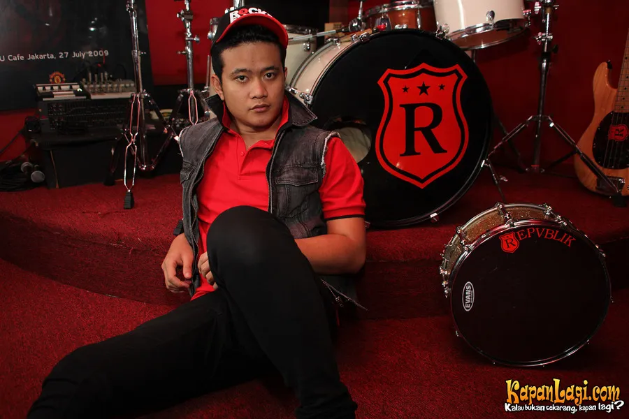 Suasana romantis terasa ketika Randi melamar sang kakasih, Shegi Mutya. ©KapanLagi.com®/Budy Santoso