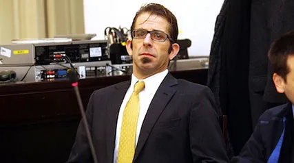 Penampilan Randy kini. Cocok jadi seorang penulis, ya. @gunshyassassin.com 