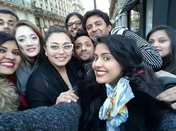 Rani ditodong fans buat selfie ©instagram/ranimukerji