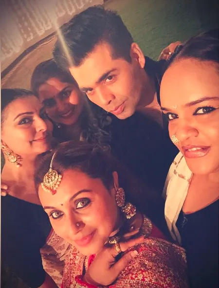 Karan Johar yang menemani Rani di hari Diwali ©pinkvilla