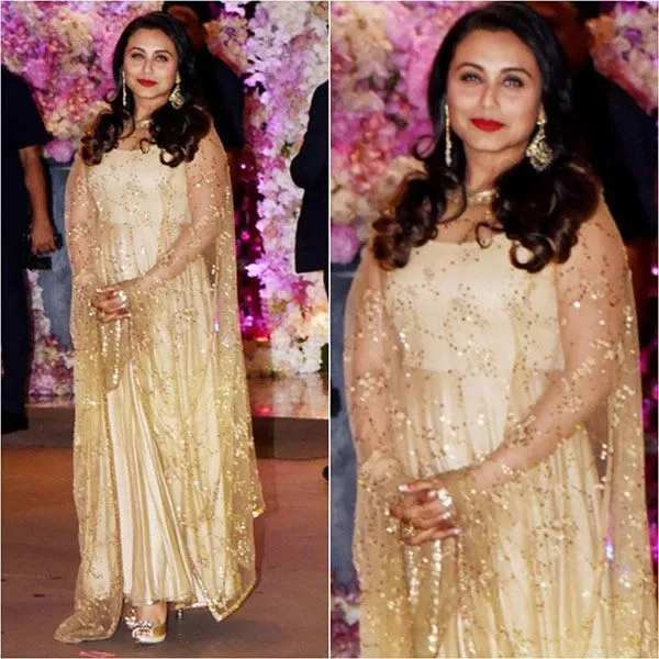 Rani Mukherjee di acara pertunangan Akash Ambani dan Shloka Mehta ©bollywoodlife.com