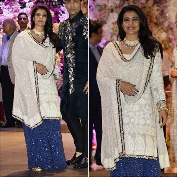 Kajol ketika menghadiri pertunangan Akash Ambani dan Shloka Mehta ©bollywoodlife.com