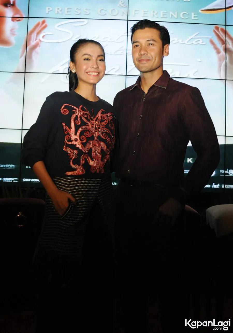 Chicco berperan sebagai Sarwadi berpose bersama Rania Putri, pemeran Kartini/©KapanLagi.com®/Agus Apriyanto