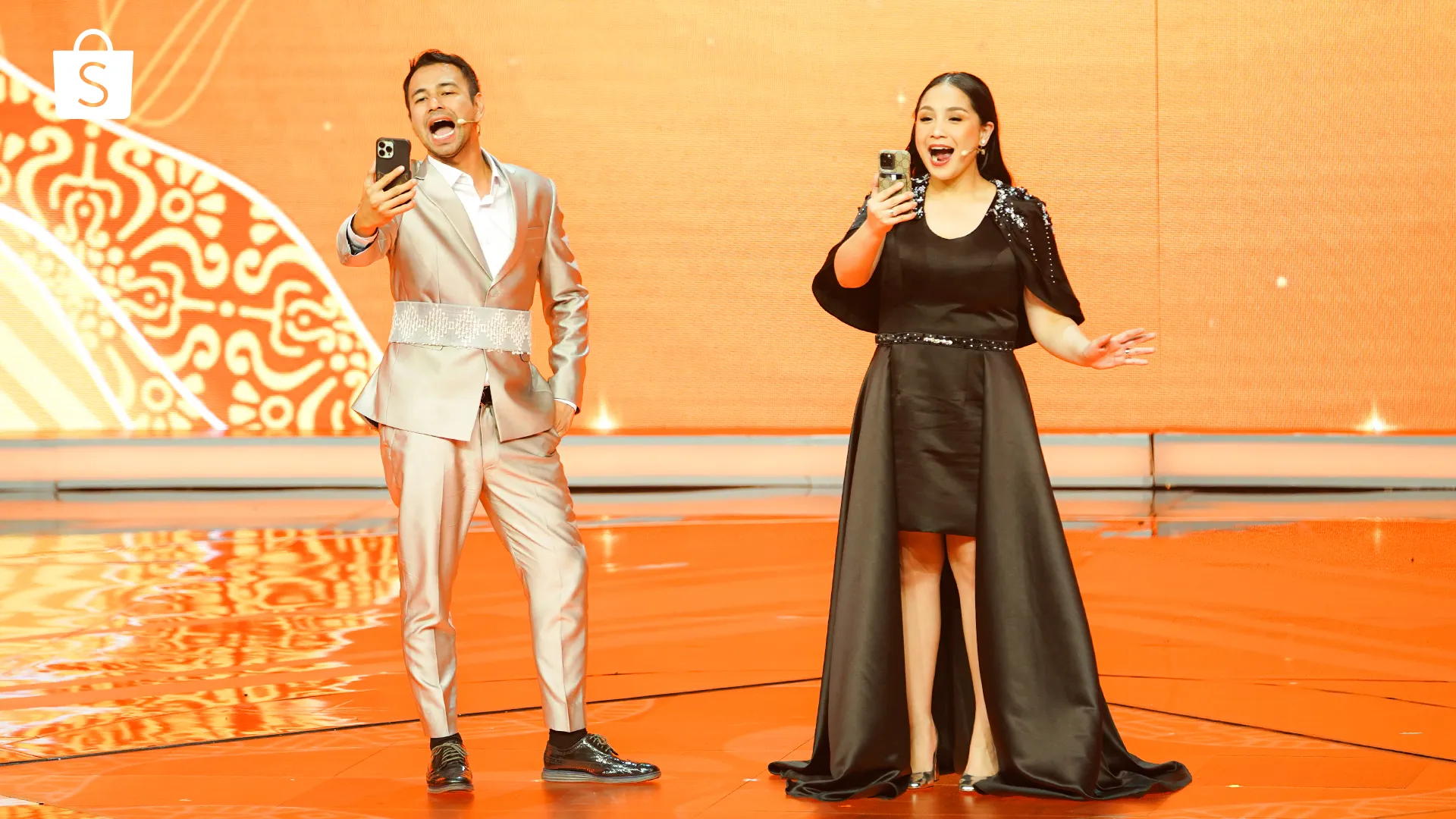 Raffi & Nagita begitu energik bermain Shopee Lahap