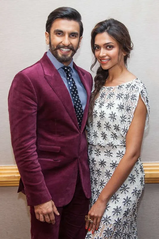 Deepika Padukone setia temani Ranveer Singh di rumah sakit saat ia cedera @masala.com