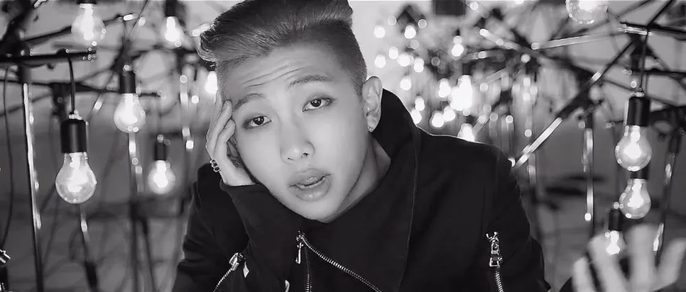 Rap Monster kembali dapat ancaman saat akan menggelar konser. ©koreaboo.com